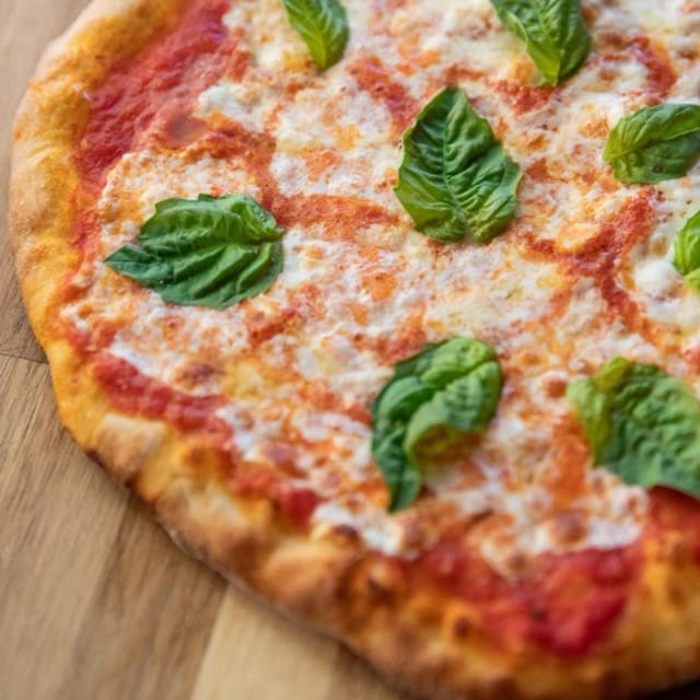 16" Margherita Pizza.